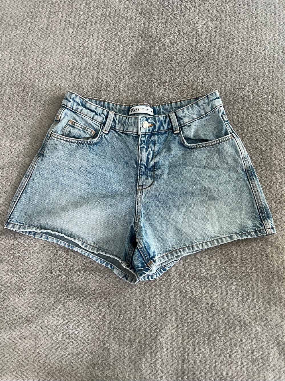 ZARA Light Blue Denim High-Rise Rigid Mom Shorts Size 8